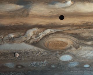 Europa y Júpiter desde la nave Voyager 1