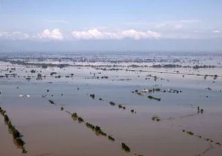 Más de 800 personas evacuadas ante catastróficas inundaciones en Grecia