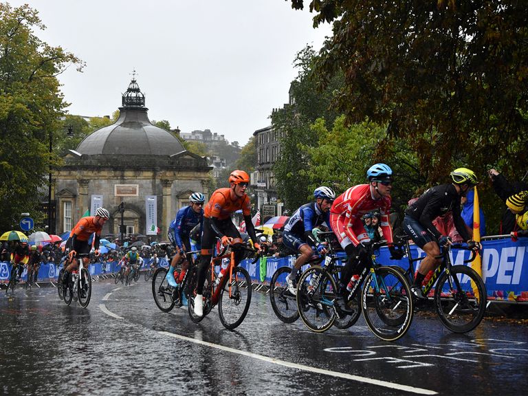 Ciclistas con lluvia Ciclistas con lluvia