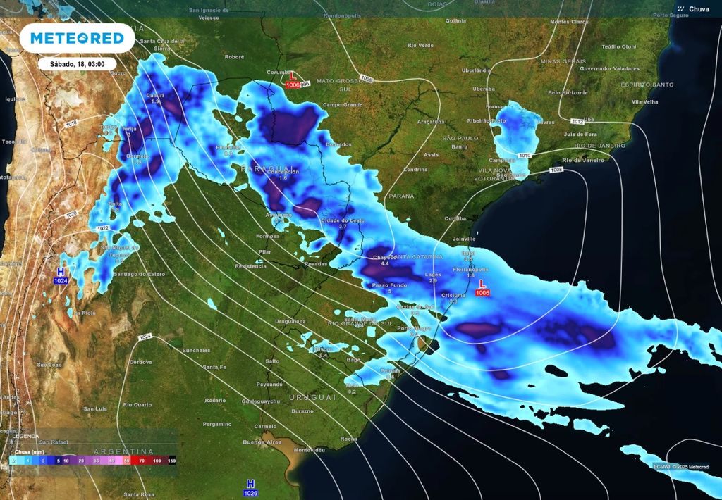 Previsão de chuva (escala de cores) e formação de ciclone (representado pela letra L dentro do círculo branco) neste sábado (18), de acordo com o ECMWF.