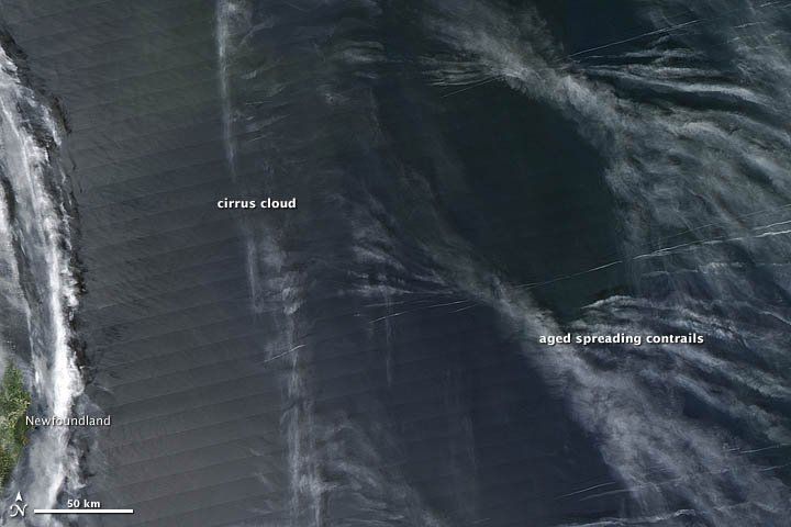 Evolución De Estelas De Condensación: De Pinceladas De Finas Nubes A Amplias Nubes