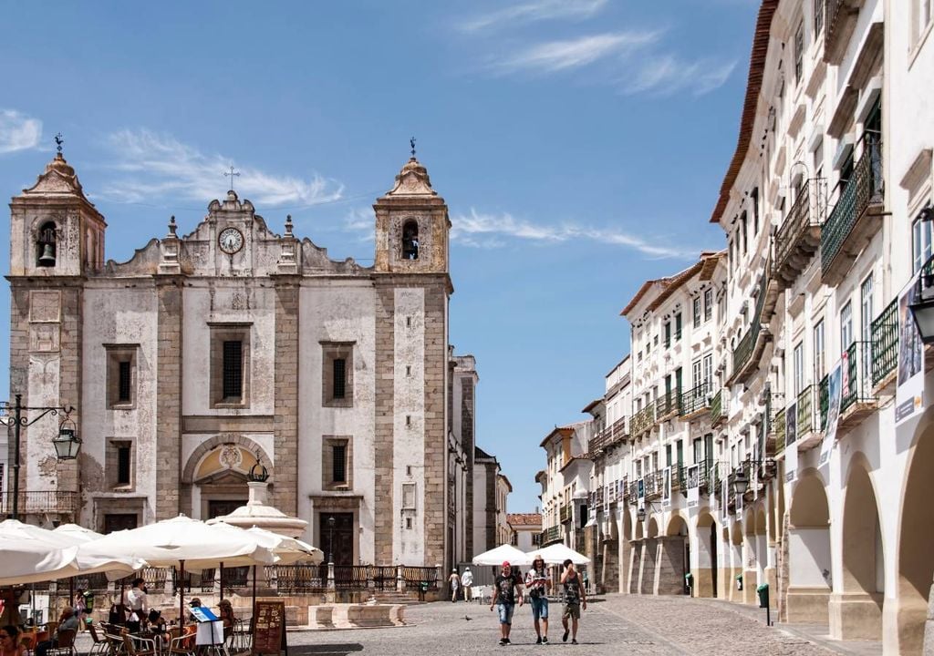 Évora é uma das cidades do interior de Portugal continental que poderá bater o recorde de temperatura máxima nesta quarta-feira, 27 de maio.