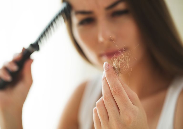 ¿Existe una relación entre el transcurso del otoño y la caída de pelo? ¿Existe una relación entre el transcurso del otoño y la caída de pelo?