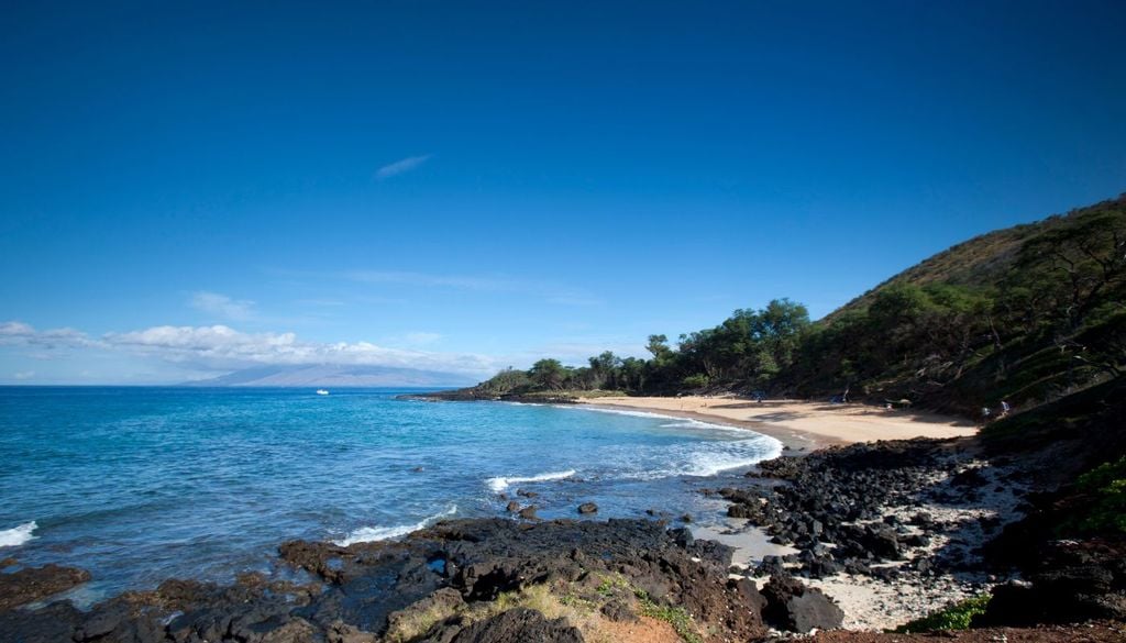 Playa Si un hotel impide el acceso a una playa, el ciudadano puede poner el caso en conocimiento del ayuntamiento competente