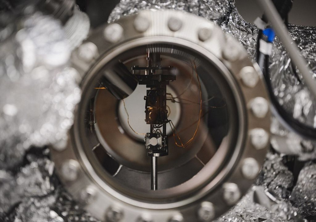 Vakuumkammer mit Mondgestein