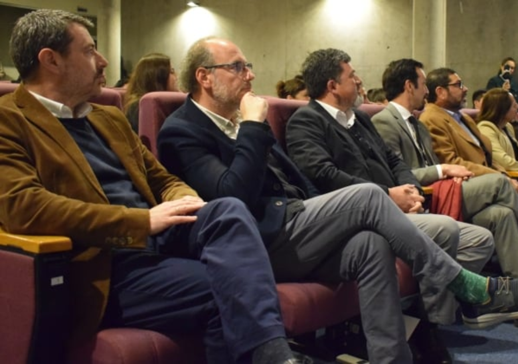 utoridades universitarias y regionales asisten a la ceremonia inaugural de la Experiencia Cósmica Inmersiva VR, realizada el 28 de agosto