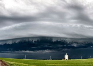 Experte erschrocken: Superzellen, Tornadogefahr und Riesenhagel – heftige Unwetter von Bayern bis Berlin drohen