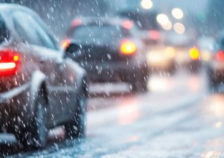 Experte warnt: Gefährliche Wetterlage ab Neujahr- Luftmassengrenze bringt Schneemassen, Sturm und Extremregen