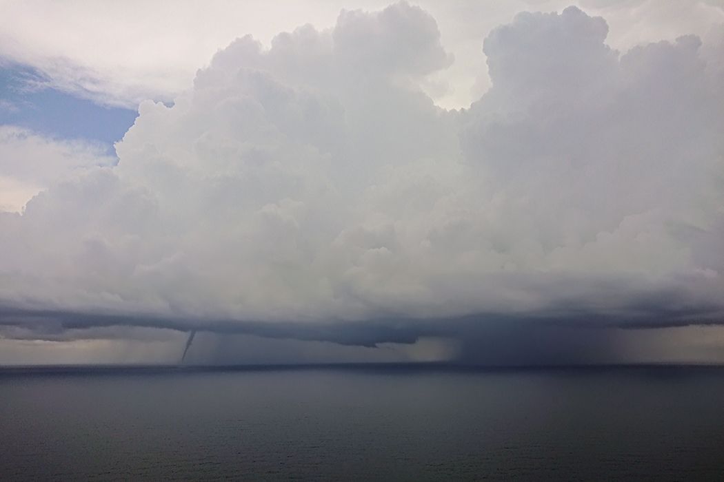 Manga marina avistada esta mañana en el Cabo de San Antonio, Alicante. Foto de Cristian Nicolás Moreno.