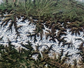 Explora los Pirineos nevados