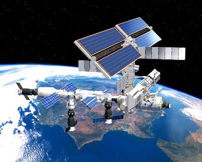 Exposición “europa En El Espacio” En El Museo De Ciencias Naturales, En Madrid La ISS en su configuración actual encima de la España. Crédito ESAEl papel de Europa en la construcción de la Estación EspacialInternacional; las múltiples aplicaciones de los cada vez más potentes satélites de observación de la Tierra; o las sondas que explorarán el Sistema Solar los próximos años son algunos de los contenidos de la exposición "Europa en el Espacio", inaugurada esta mañana en el Museo Nacional de Ciencias Naturales, en Madrid.El papel de Europa en la construcción de la Estación Espacial Internacional; las múltiples aplicaciones de los cada vez más potentes satélites de observación de la Tierra; o las sondas que explorarán el Sistema Solar los próximos años son algunos de los contenidos de la exposición "Europa en el Espacio", inaugurada esta mañana en el Museo Nacional de Ciencias Naturales, en Madrid.La muestra ha sido organizada por el propio Museo, el Consejo Superior de Investigaciones Científicas (CSIC); la Agencia Europea del Espacio (ESA); y el Centro para el Desarrollo Tecnológico Industrial (CDTI). Permanecerá abierta hasta el próximo día 4 de noviembre.La muestra hoy inaugurada en el Museo Nacional de Ciencias Naturales se compone de varias áreas temáticas, como 'España y Europa en el espacio'; 'Lanzadores europeos'; 'Observación de la Tierra'; 'Galileo, el sistema europeo de navegación por satélite'; 'La ESA en la Estación Espacial Internacional'; 'Misión Cervantes'; 'Europa explora el Sistema Solar'; y 'Desarrollo tecnológico'. Se expondrán paneles y maquetas de los principales programas espaciales.Noticia completa: http://www.esa.int/export/esaCP/SEMI4F1P4HD_Spain_0.html