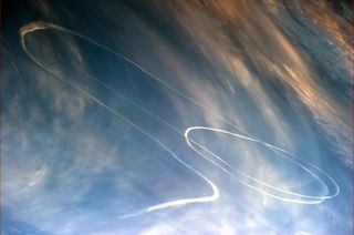 Extrañas estelas desde la ISS