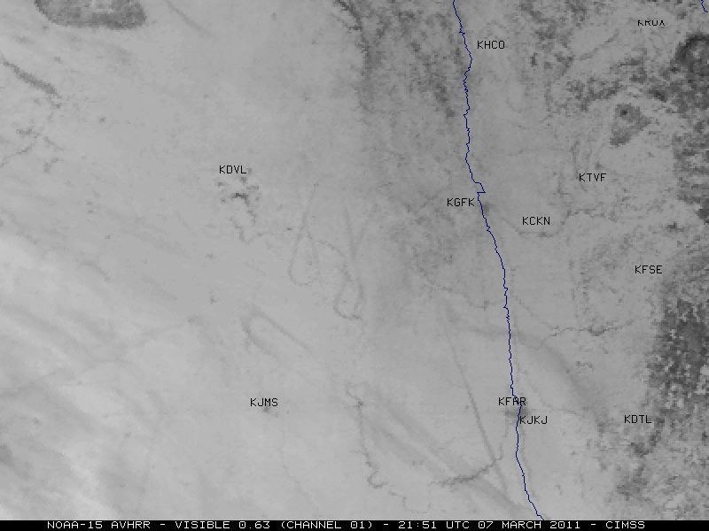 Extrañas Estelas Sobre El Este De Dakota Del Norte Figura 3. Imagen visible POES AVHRR 0.63 µm