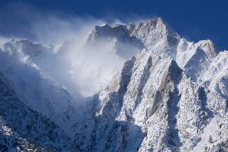 Extremely Snowy Weekend With Blizzard Warnings In Store For The Sierra Nevada Mountains