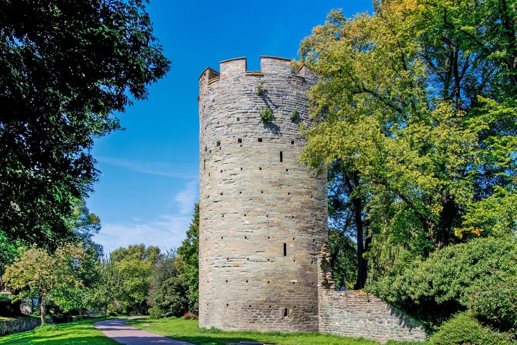 Der Kattenturm wurde 1230 als Teil der Stadtbefestigung erbaut. Foto: Adobe Stock