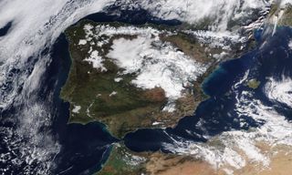 Factores meteorológicos y el mantenimiento de la nieve en el suelo