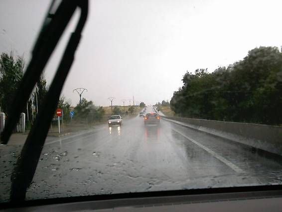 Familia De Tormentas Sobre Guadarrama, El 26 De Junio De 2002