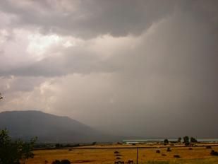 Familia De Tormentas Sobre Guadarrama, El 26 De Junio De 2002