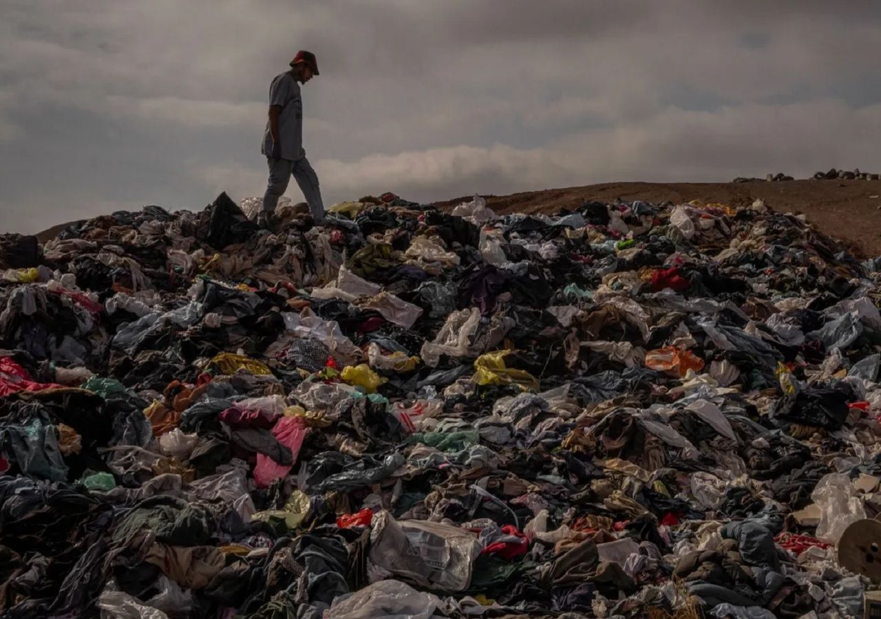 Fast Fashion En El Desierto De Atacama Crecen Las Montañas De Ropa 