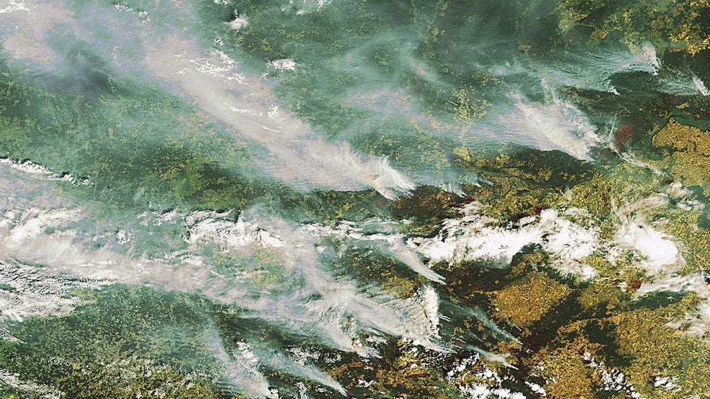 Humo sobre Moscú. Las columnas de humo procedentes de los incendios se agravaron debido a las temperaturas extremas en Moscú, Rusia, en 2010. Algunas zonas registraron niveles de contaminación diez veces superiores a los normales para la capital. Imagen de la Agencia Espacial Europea/CC BY-SA 3.0 IGO
