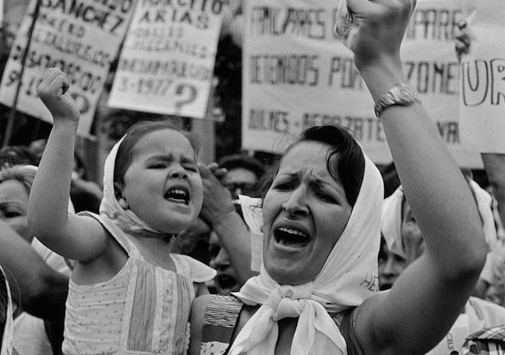 El 24 de marzo en Argentina se conmemora el Día Nacional de la Memoria por la Verdad y la Justicia: es un feriado nacional inamovible dedicado a recordar a las víctimas de la última dictadura militar.