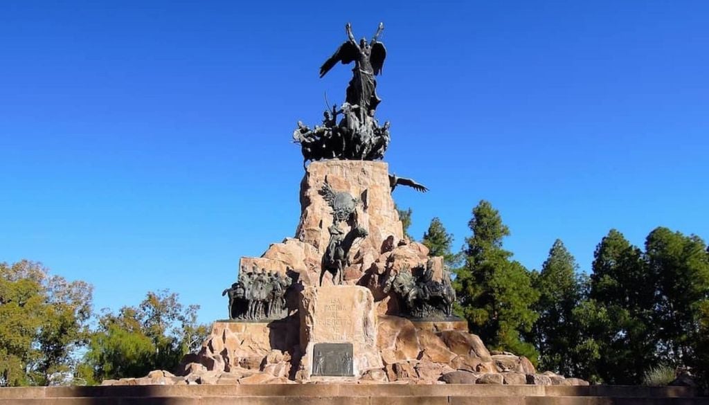 Monumento al Ejército de los Andes, ubicado en el Cerro de la Gloria en Mendoza Monumento al Ejército de los Andes, ubicado en el Cerro de la Gloria en Mendoza