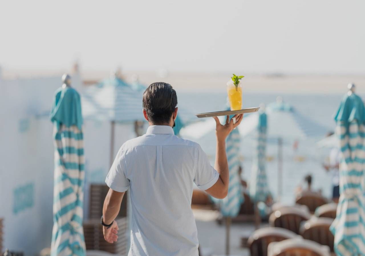 Descubra quais são os melhores beach clubs do mundo. Foto: Nammos