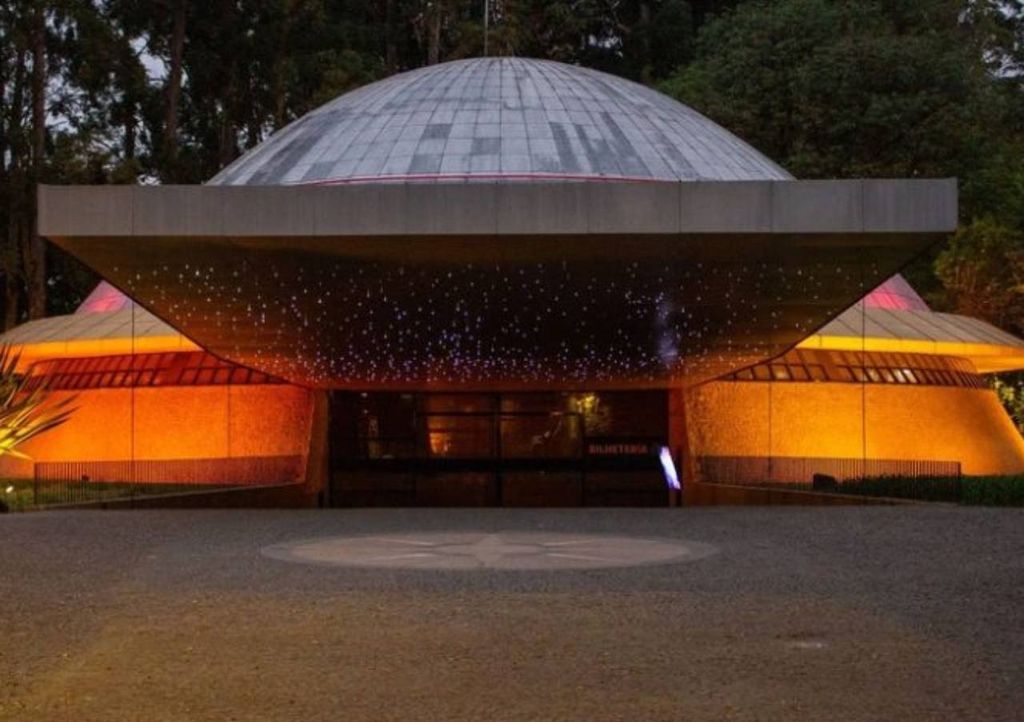 O Planetário Ibirapuera, um dos ícones mais queridos da capital paulista, preparou uma agenda cheia de atividades para janeiro. Crédito: Urbia Parques/Divulgação.