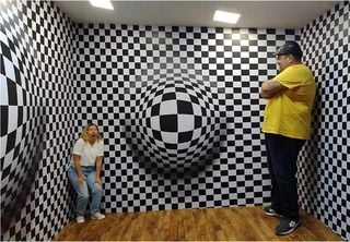 Ficar gigante, encolher e flutuar: conheça o incrível Museu das Ilusões