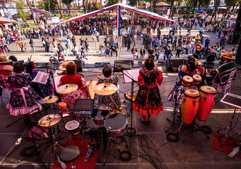 Fiesta de la Chilenidad en Plaza de Armas de Chillán.