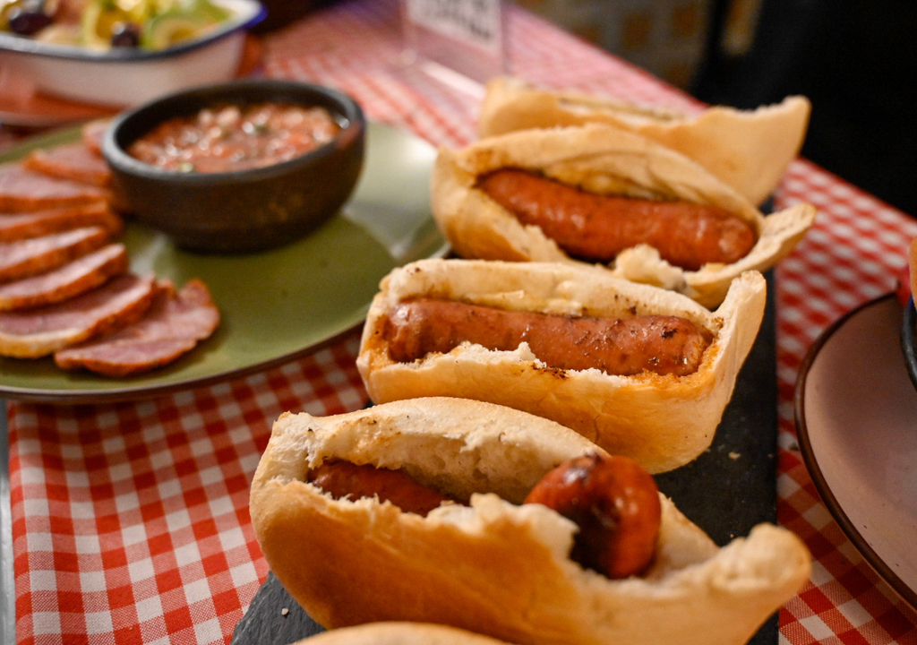Choripanes en la Fiesta de la Longaniza de Chillán.