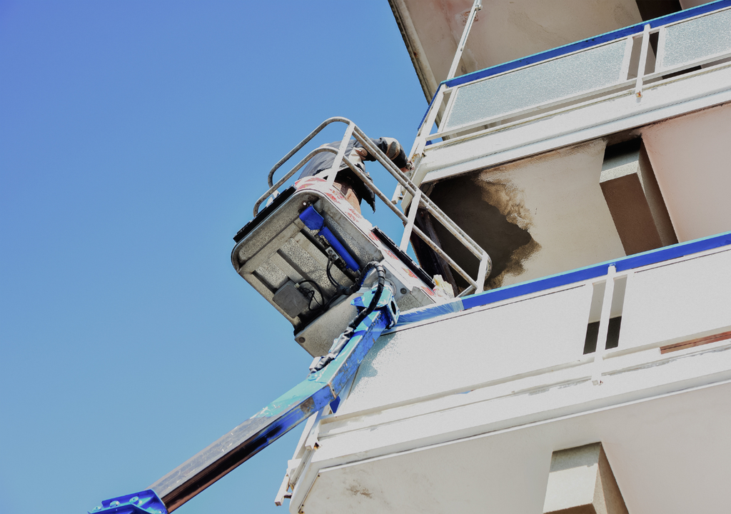 Las lluvias intensas e impredecibles son enemigos silenciosos para balcones y fachadas de las viviendas.