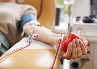 Fim da falta de doadores? Cientistas japoneses estão criando um tipo de sangue artificial universal