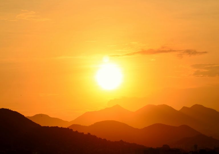 Fim de semana de calor intenso em ao menos 8 estados: início de onda de calor no Brasil; confira