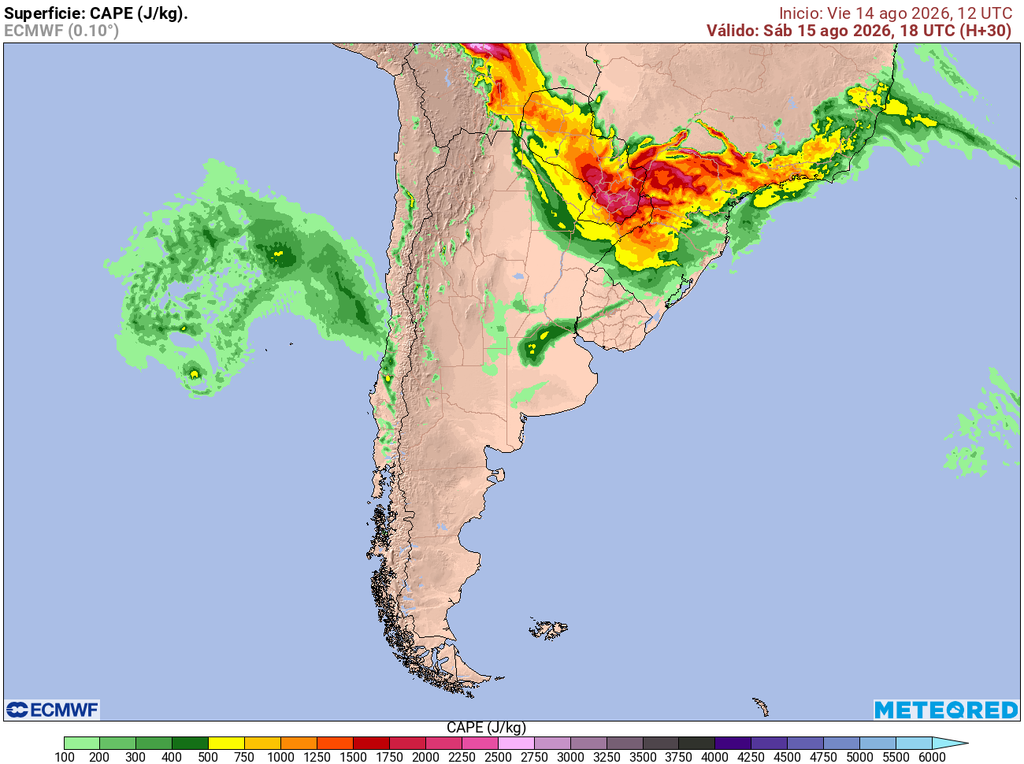 El ECMWF muestra inestabilidad significativa durante el sábado 15, con valores elevados de CAPE. Este escenario favorecerá chubascos convectivos, tormentas eléctricas aisladas y rachas fuertes locales entre Coquimbo y Biobío, además de actividad postfrontal hacia el sur.