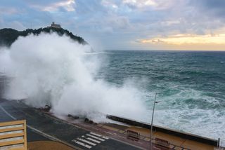 ¿Lloverá este fin de semana? Habrá olas de 5 metros en el Cantábrico