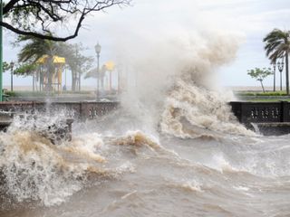 Fin de semana largo con sudestada y lluvias abundantes