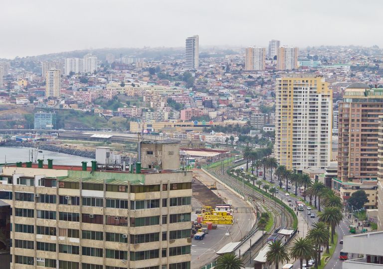 Ciudad de Valparaíso con cielo nublado Ciudad de Valparaíso con cielo nublado