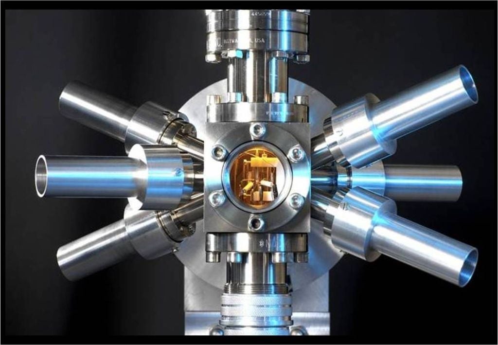 Une horloge nucléaire serait plus précise et plus stable qu'une horloge optique (comme sur la photo). Crédit : Andrew Brookes, National Physical Laboratory/Science Photo Library.