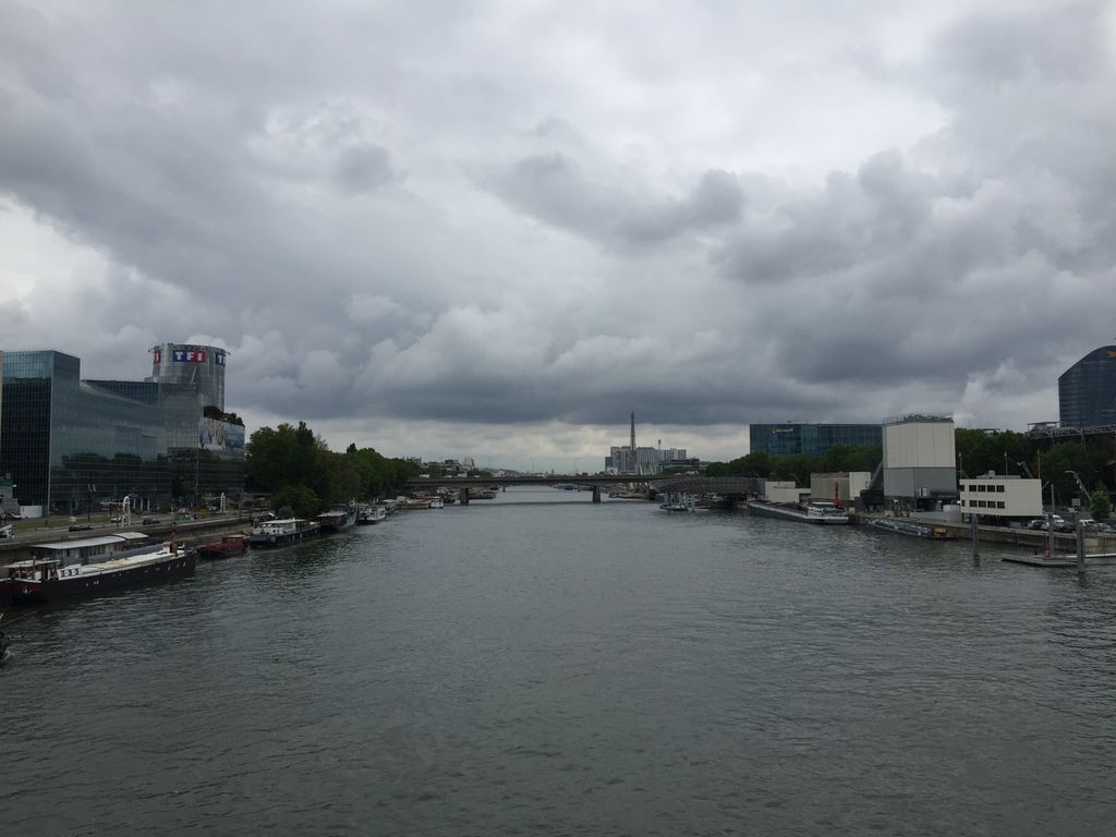 Un ciel souvent gris dans le nord et le nord-est en début de semaine et une atmosphère déjà bien fraîche dans certaines régions... Un ciel souvent gris dans le nord et le nord-est en début de semaine et une atmosphère déjà bien fraîche dans certaines régions...