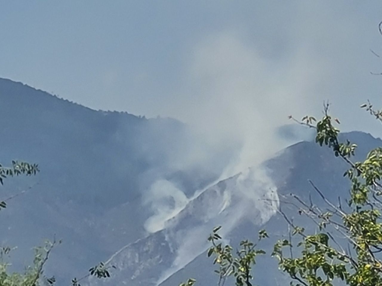 Incesantes Incendios Forestales Avanzan En El Norte Del País ¡no Dan