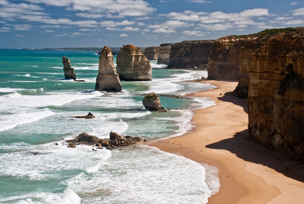 Imagen de los Doce Apóstoles, Victoria, Australia. Fuente: Richard Mikalsen - Wikipedia https://es.wikipedia.org/wiki/Archivo:The_twelve_apostles_Victoria_Australia_2010.jpg