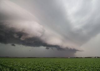 Forte frente fria deixa em alerta 5 estados nos primeiros dias de maio