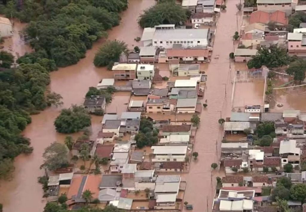 Imagens de drone mostram alagamento em Juiz de Fora (MG) na quarta-feira (25). Crédito: TV Globo/Reprodução.