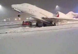 Forti nevicate seppelliscono la Baviera, fino a un metro di neve: ecco i video