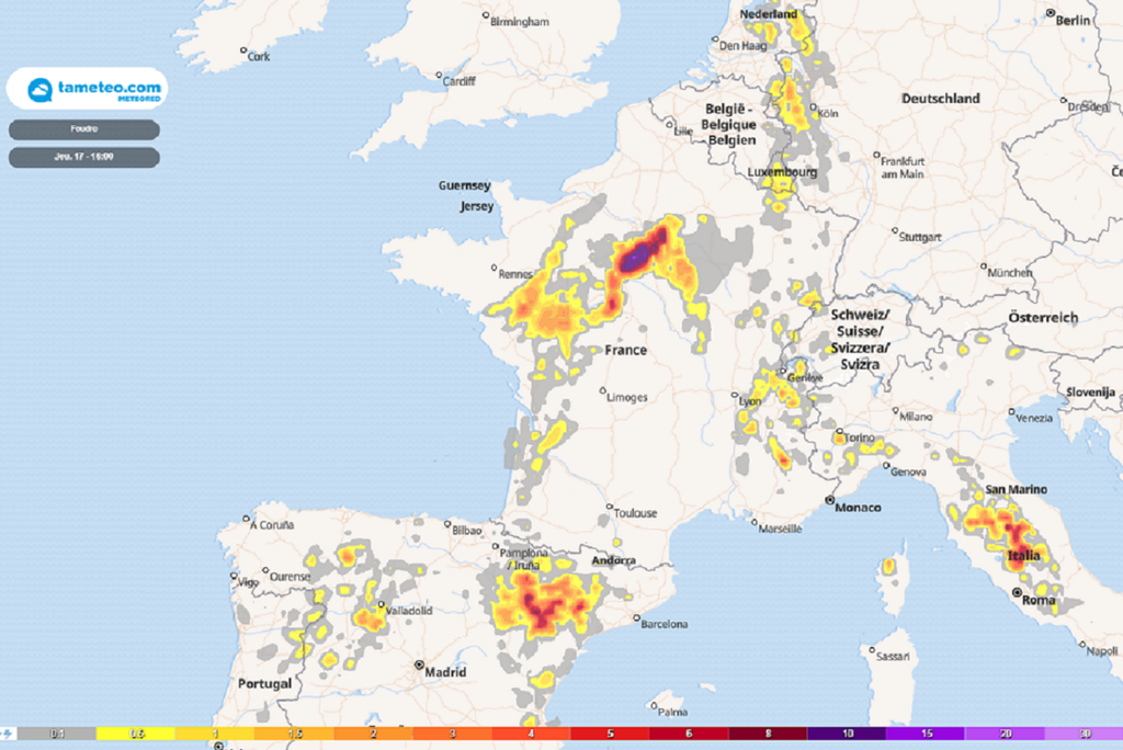 Des orages parfois violents s'organiseront dans l'après-midi et la soirée de jeudi depuis l'ouest jusqu'au nord. Des orages parfois violents s'organiseront dans l'après-midi et la soirée de jeudi depuis l'ouest jusqu'au nord.