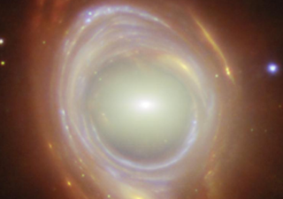 El telescopio James Webb revela una increíble imagen de una galaxia espiral distorsionada por lentes gravitacionales