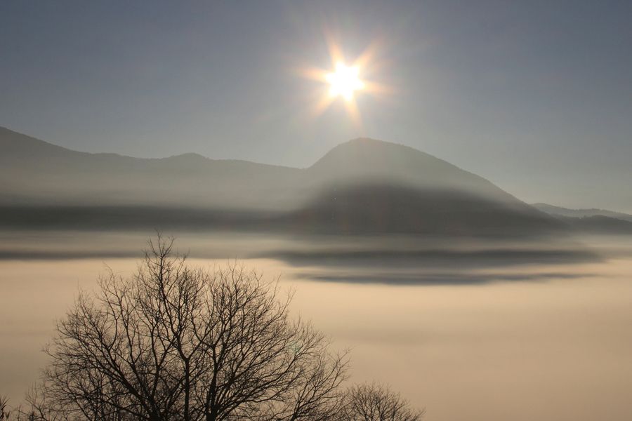 Décimo puesto. Niebla moldeando la montaña, de Domènec Llop Puig. Décimo puesto. Niebla moldeando la montaña, de Domènec Llop Puig.