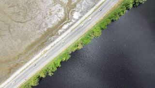Fotos aéreas revelam impacto do fechamento de canal do mar em SC há 90 anos