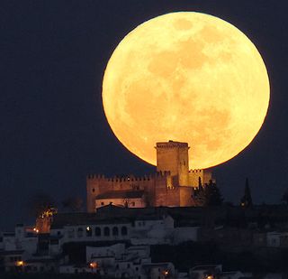 Fotos de la Luna Llena del perigeo: 19-20 marzo de 2011